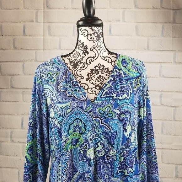 Yvos women's size large stretch knit top - Picture 2 of 6